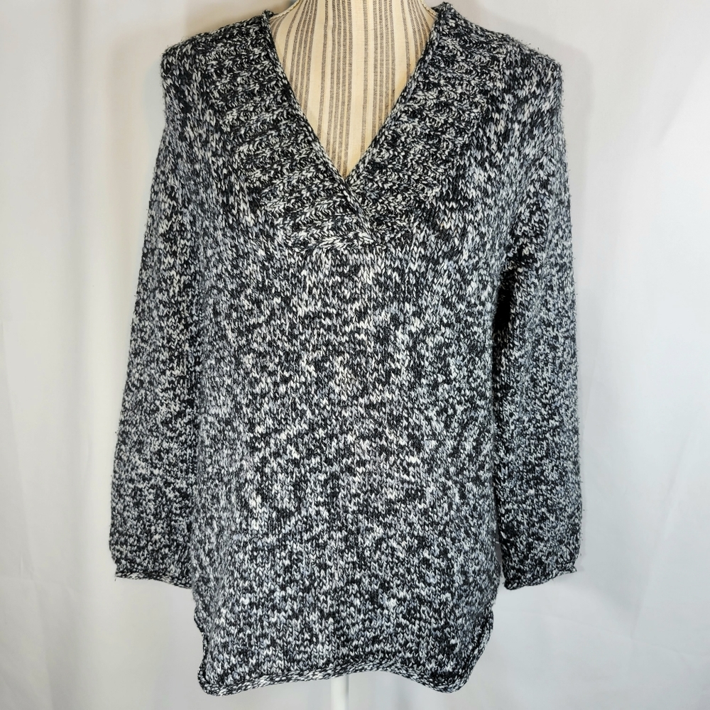 Erika Black/Grey/White Rolled Hems V Neck Sweater Size Large